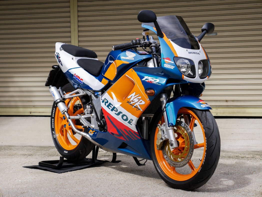 Repsol Honda Team For Today S Throwbackthursday We Re Gonna Look At The Special Helmets We Ve Seen So Far This Year Starting With The Most Unique Of Them All Polespargaro S Tribute To