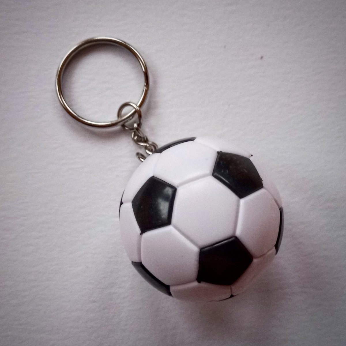 EbaySandeee1's tweet photo. Seems like an appropriate time to post one of our football keyrings. Available from our Sandeee1 Ebay store - link in the profile section. Β£2.99 with free UK delivery. This and loads of gift and craft ideas available.
#football #keyrings #footballkeyring https://t.co/HCGpABWpVv