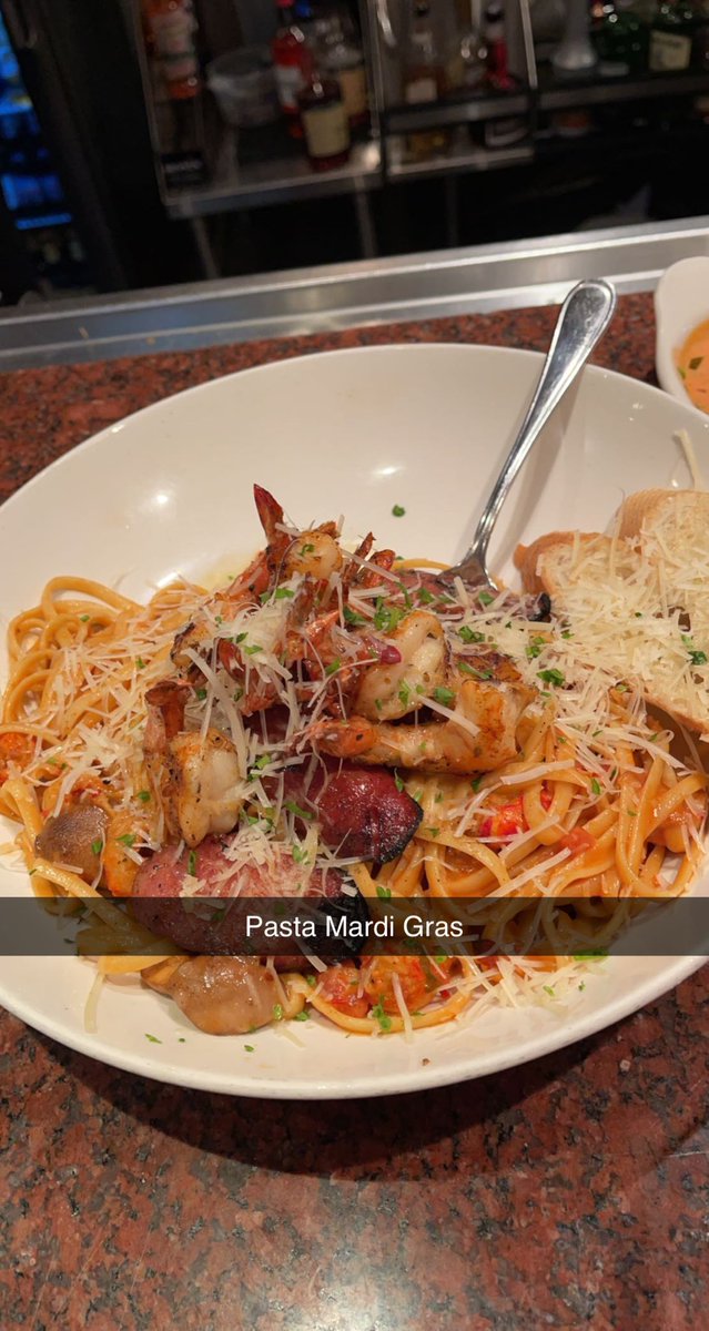 Vane2020's tweet photo. @Pappadeaux you never disappoint #pastamardigras #watermelonmaneauxtango #grandhennessy #food #grateful #outsideisopen https://t.co/5c5ZD98TfC