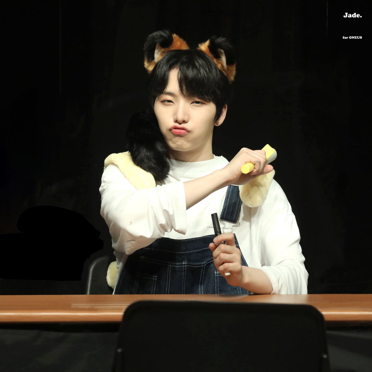 smileoho_'s tweet image. APENAS ENTRO Y ME ATACA SEOHO PIQUITO NOOO 😭😭😭😭