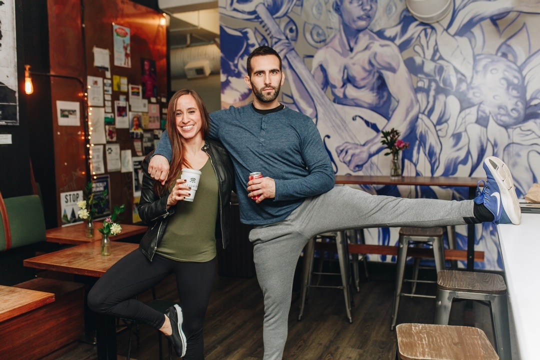 is this *not* how you wait for your take-out order? 😉
​#tellmeyoudoyoga #withouttellingmeyoudoyoga  raleighraw.com/cafe