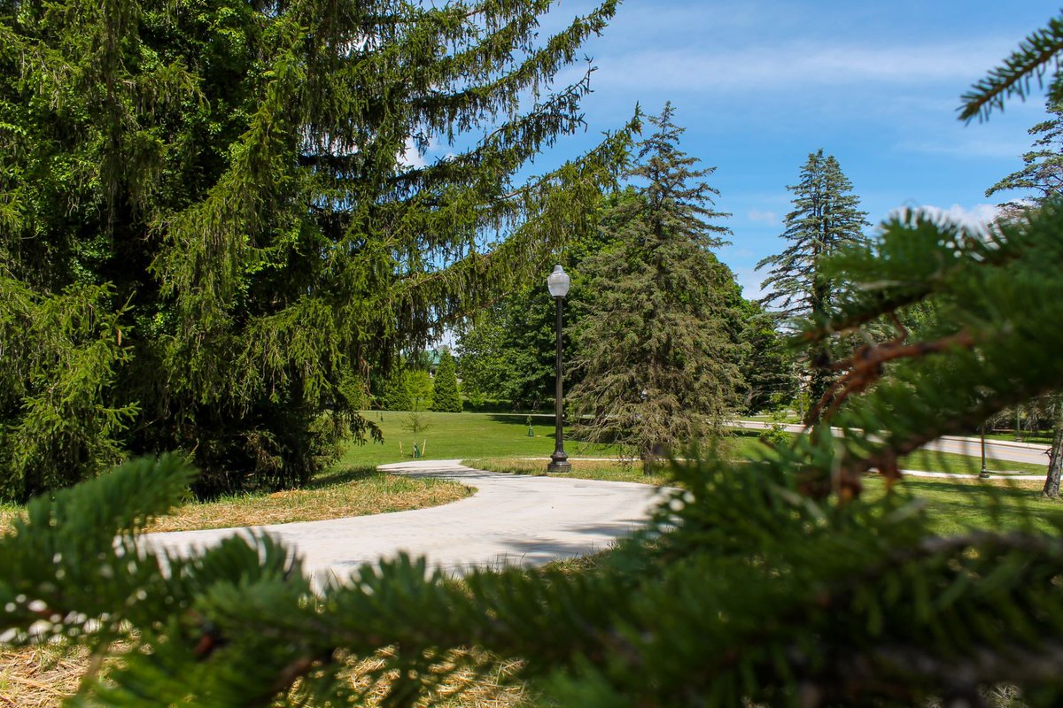 VTFacilities's tweet image. This year, some of our non-capital construction projects included efforts to make #VirginiaTech more accessible. 

Recently, we completed a project to provide a fully accessible path to the @VaMdVetMed building. ⬇️