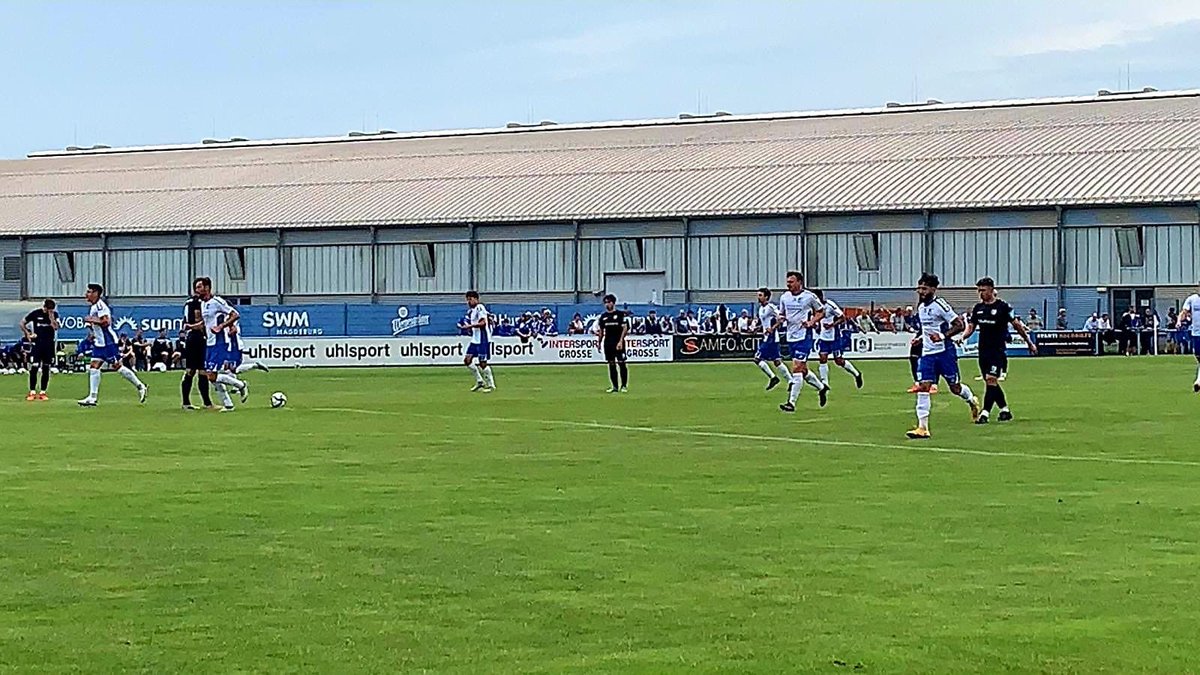 preeschoff's tweet photo. Auch die #PREESCHOFFs grüßen vom heutigen Testspiel, wo sich unser Club @1_FCM weiter für den Ligastart rüsten will 🔵⚪💪🏻
#FCMVSG https://t.co/Rhca2SrmH5
