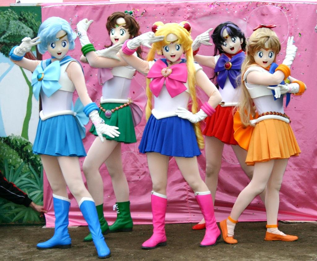 Twitter 上的 た 実写版セーラームーンショー なんかこう全体的に独特の 味 と 好きな人にとっては様々な ポイント があってたまらない素晴らしいショーでしたね 当時の写真とかビデオを今見返しても あっ ここヤバイ と新たなる ポイント の発見がある