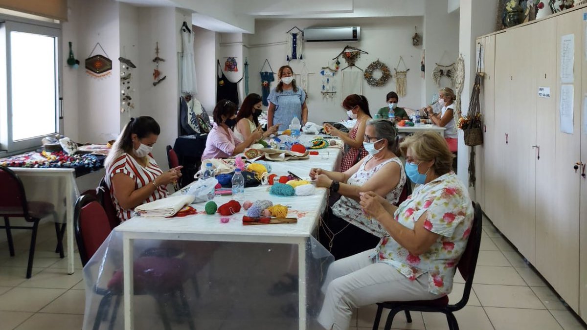 Hayat Boyu Öğrenme kurumlarımız #telafidebendevarım kapsamında 
3 günde açılan 700’den fazla kurs ve 10000’e yakın kursiyerle, 
Oyun Temelli Matematik’ten 
Otizm Engeli Olan Bireyler İçin Beden Eğitimi Kurs Programına kadar 72 Alanda 3690 kurs programı ile halkımızın hizmetinde…