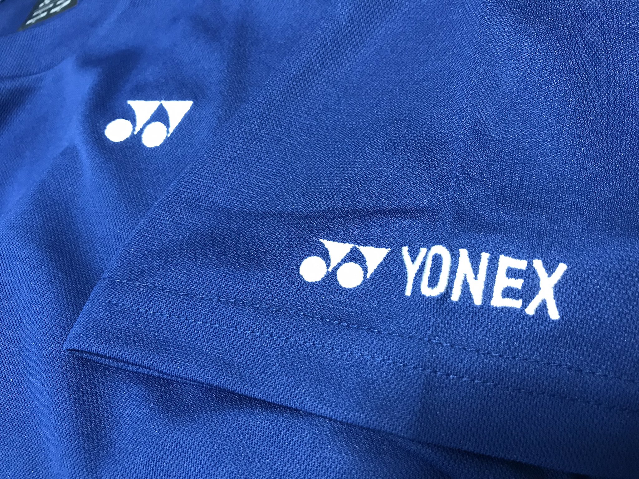 ビーウェイ宇治店 Yonex 75周年記念ｔシャツが入荷しました 背面にはヨネックス歴代の ソフトテニスラケットが 描かれてます そしてっ 胸にはヨネックスマーク 袖口にはヨネックスロゴが 刺繍されてますょー ヨネックス ソフトテニス 75周年