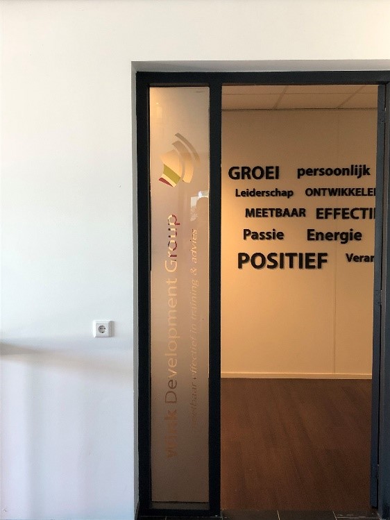 WinkDevelopment's tweet image. Na nieuw interieur ook nieuwe bestickering op ons kantoor! 

#bestickering #ontwikkeling