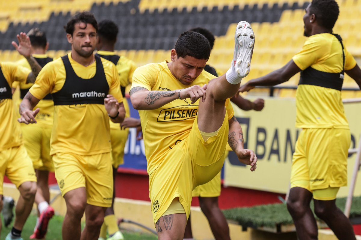 BarcelonaSC's tweet photo. Entrenamos en el estadio Banco Pichincha, a 2⃣ días del #ClásicoDelAstillero 👊

#FelizJueves #AmarilloDeVerdad 💛 https://t.co/1JWpV0zkJm