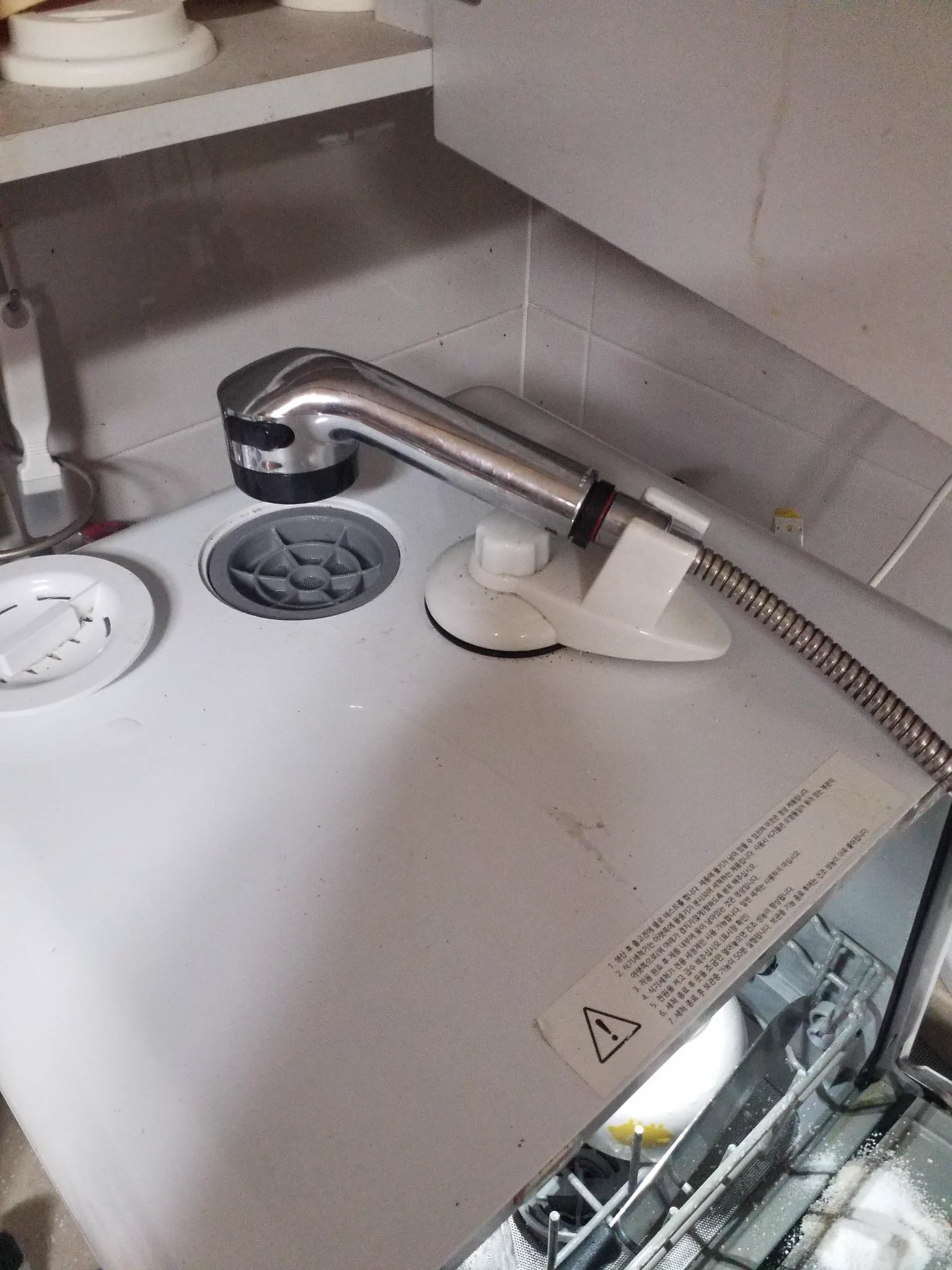 @kiyotori_VRC 家では浴室用のタイル用のシャワーヘッドスタンドを利用してます。 