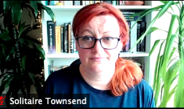 Dice @GreenSolitaire que se supone que nuestra industria está completamente conectada a la realidad y a la sociedad, pero tenemos un punto ciego intencionado con el tema de la emergencia climática. #CreativesForTheFuture
