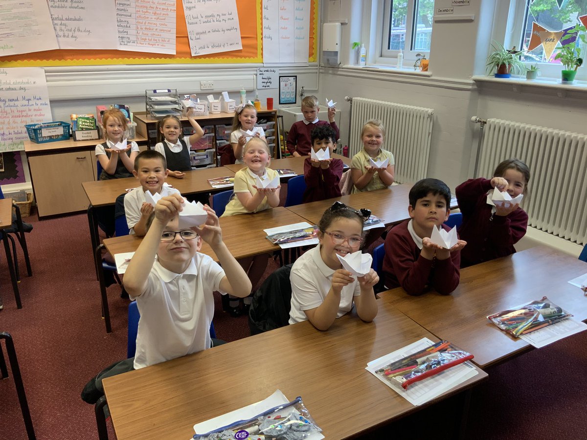 ABCPschool's tweet image. Today’s #OlympicMaths included us making paper boats where we had lots of discussion about shape and fractions, we then raced our boats and timed ourselves in our own very mini 6m Elliot race. We then compared and ordered ourselves from quickest to slowest  #Class2S #ABMaths