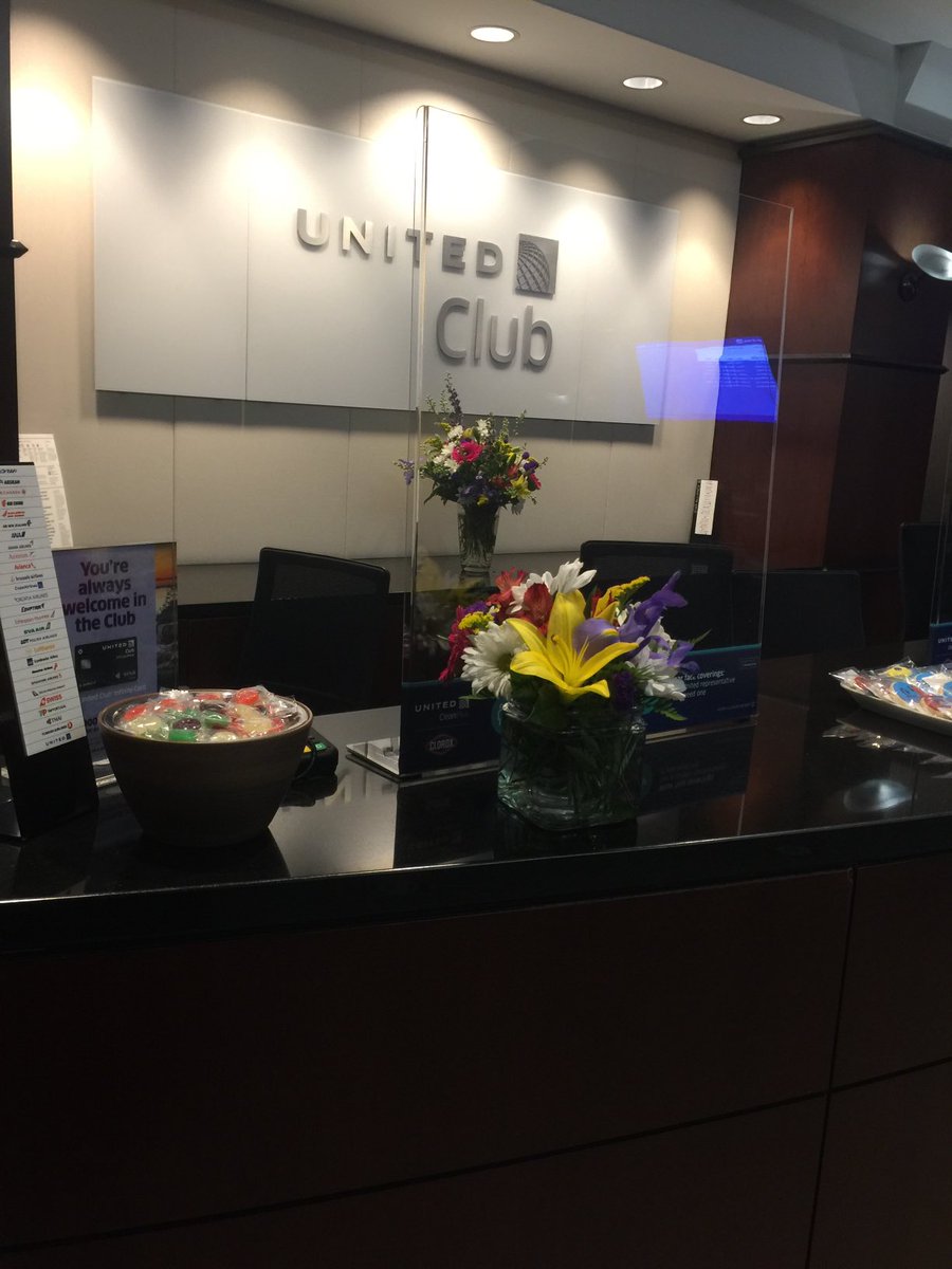 CLE United Club re-opened today with Carol Hill and Kim Frank welcoming our first of MANY members this AM ⁦@UA_Ramp_Proud⁩ ⁦@BrianFKennedy⁩ ⁦@weareunited⁩