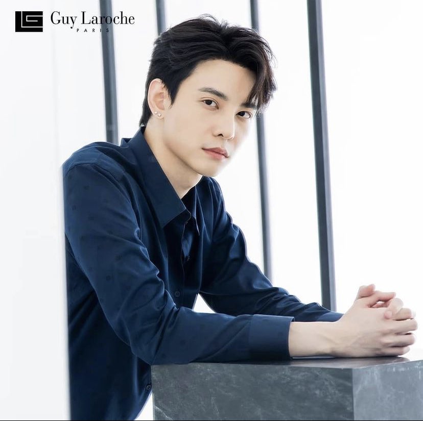 Supanut_JFC's tweet photo. シンプルな服がよく似合います😌

#supanut 
#Myaries 

cr.guylarochemenswear IG https://t.co/rrlfWKmQf5