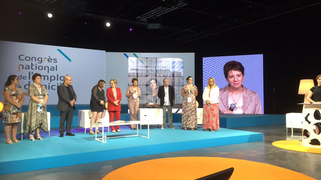 Clôture du #CongrèsNationalEmploiàDomicile avec la conseillère sociale de l’Elysée Annelore Coury. <a href="/MB_Levaux/">MarieBéatrice Levaux</a> rappelle en présence des partenaires sociaux que notre secteur est un secteur d’innovation et d’engagement.<a href="/Fepemfr/">Fepem</a>