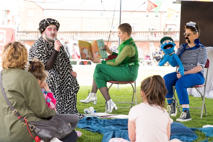 NLIreland's tweet image. 📚 On Sat, 10 July at 2pm, #Drag Story Time will aim to inspire a love of reading while celebrating diversity, and promoting acceptance of difference in others. Readers of all ages are welcome to this fun and engaging #storytelling event. 🌈

🎟️ Book now: nli.ticketsolve.com/shows/11736124…