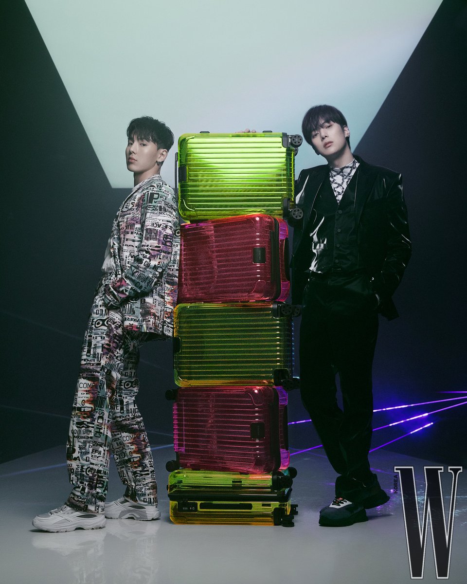 📸 #몬스타엑스 #셔누 #민혁 #리모와 Neon Clash 화보 @RIMOWA @wkorea #MONSTAX #MONSTA_X #SHOWNU #MINHYUK #RIMOWA #RIMOWANeon #더블유 #wkorea