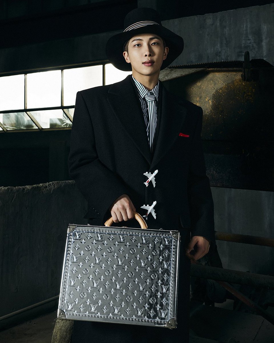 Louis Vuitton on X: #LouisVuitton Ambassador and @bts_bighit member #RM  carries a silver metallic bag from the collection at @VirgilAbloh's  #LVMenFW21 fashion show in Seoul. Watch now on Twitter or   #BTS