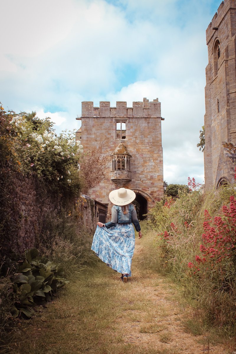 “Don’t just live your life. Get lost with love and enjoy this amazing mysterious fairytale life.”
― Debasish Mridha

📍 Marmion Tower, West Tanfield, North Yorkshire

@EnglishHeritage #fairytaleplaces #englishheritage #northyorkshire #marmiontower