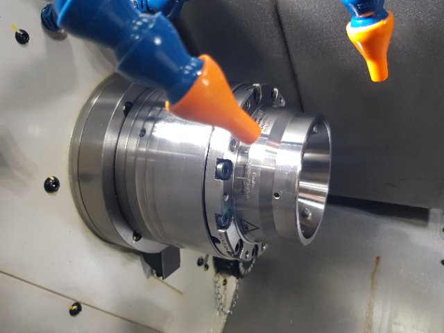 #Engineering #CNC workholding is not just 3 jaw chucks check out the <a href="/HainbuchUK/">HAINBUCH UK</a> fitted mini chucks: Small profile big productivity here mounted on 2 <a href="/Matsuura_UK/">Matsuura Machinery Ltd</a> supplied Twin spindle machines