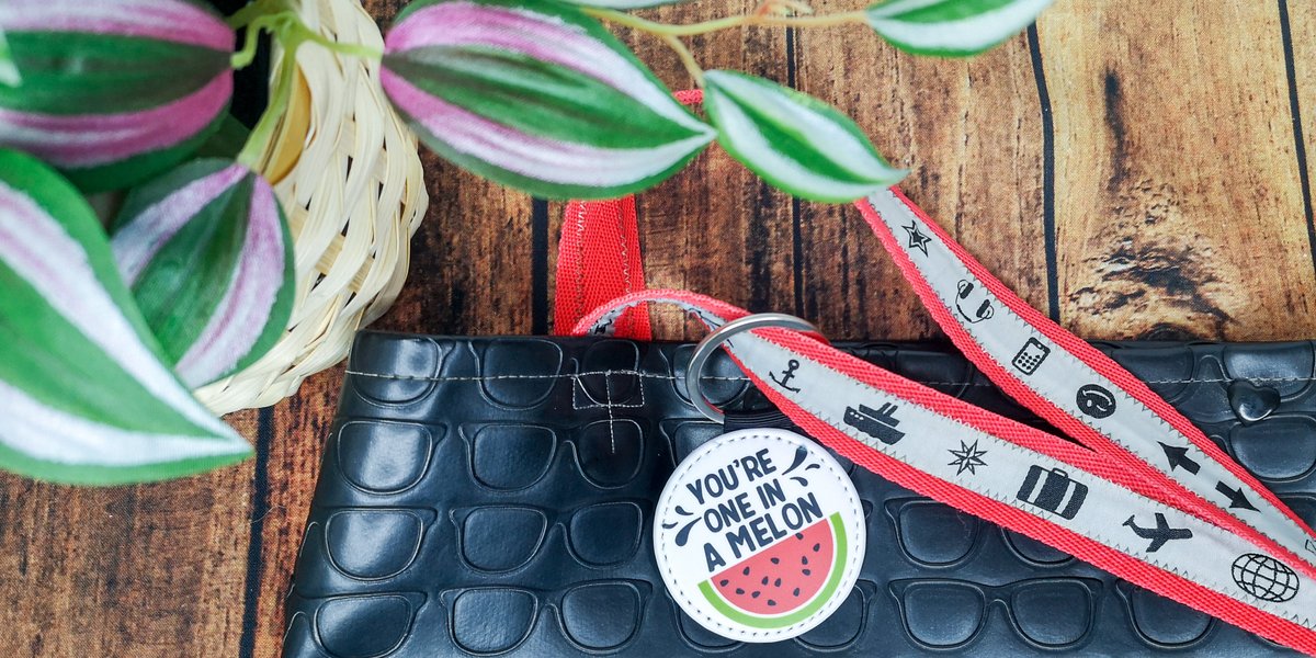 hobbyplotter's tweet photo. Dieser sublimierte Taschenbaumler passt perfekt zum heutigen Tag der Wassermelone 🍉
Weißt du schon, wie kinderleicht Sublimieren sein kann? 
https://t.co/XiVgBsDoir 
(Die Datei findet ihr im Silhouette Store Design ID270737) https://t.co/R5DtnQbOHy