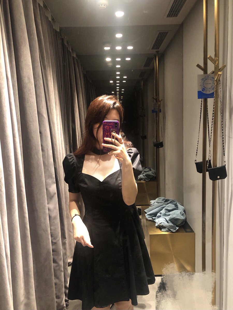 试到一条公主裙 好看挺好看 手最多只能抬高15cm 适合啥事都有人服侍的公主 https://t.co/8q8CJu6AHz
