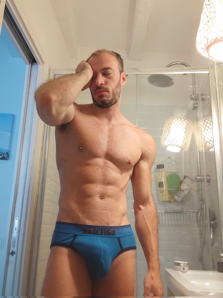 Así me levanto con mi Barcode azul <a href="/barcodeberlin/">Barcode Berlin</a> y lo que está adentro que ya conocéis 🌞😜🍆😈
Thats how i wake up with my blue Barcode <a href="/barcodeberlin/">Barcode Berlin</a>, whats inside you already know it 🌞😜🍆😈