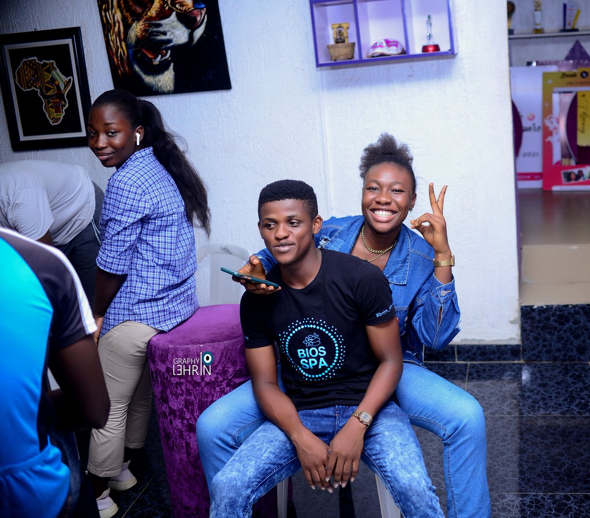 MColofofo's tweet photo. But let just come to think of it @DebirexPR  na kayamanta you use come unwind Akure party abi 
I catch na, why @Ifeoludavies and @TheBabaTee  wan kill themselves because of you be that 🙄🙄
Abeg cut soap for me na make them ladies they reason me like guys reason you that day🙏🙏 https://t.co/2IEOKVMpFm