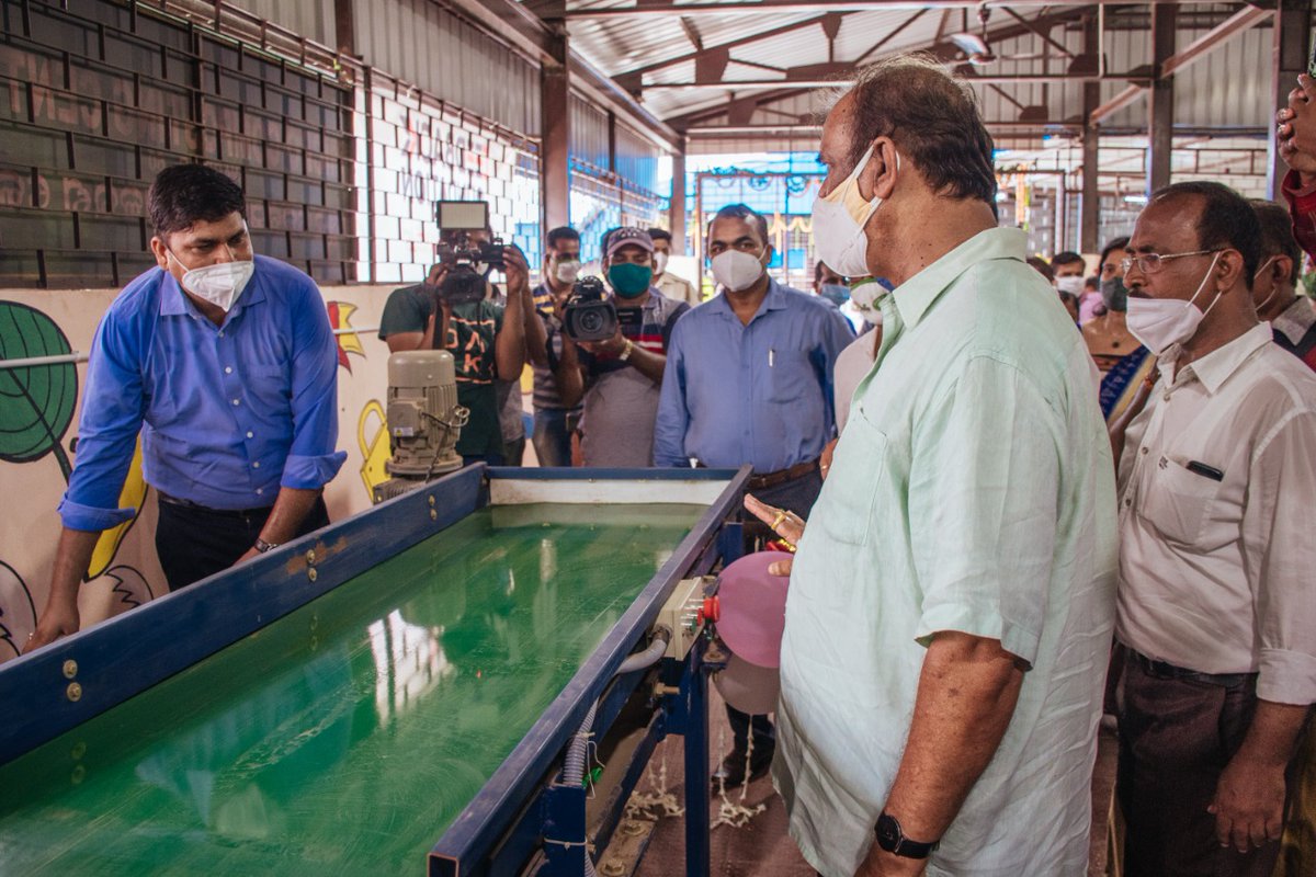 bmcbbsr's tweet photo. Two more #MicroCompostingCentre inaugurated today at Bhubaneswar. 
Hon'ble Minister @SSEPD2 cum MLA Ekamra inaugurated the new 2 MCC &amp; 1 MRF at Pokhariput which will cater to 3 wards 60, 54 &amp; 67. 
Now, a total of 18 MCC are functional in BMC. #MuSafeiwala https://t.co/EG8fL73bQh