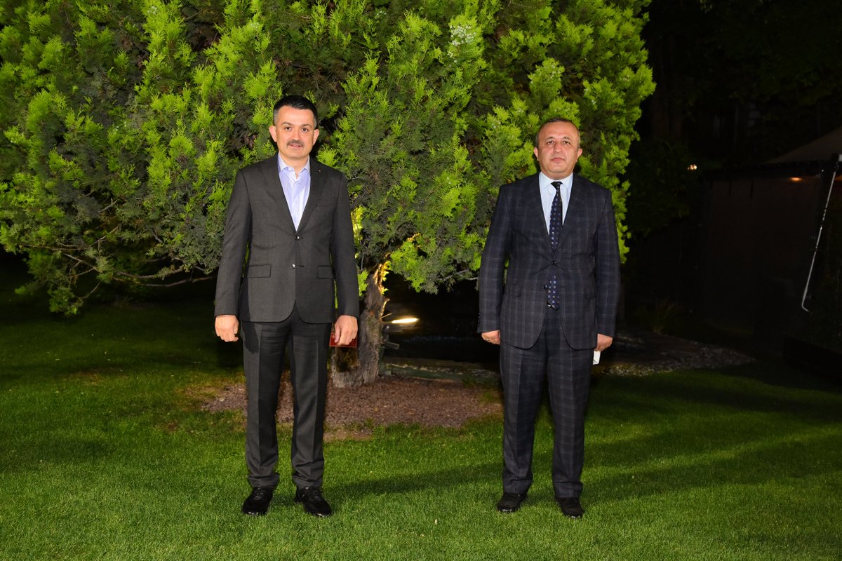 Sayın Bakanımız Dr. Bekir Pakdemirli Bölge Müdürümüz Musa KAYA’yı Kabul Etti
Bölge Müdürümüz Musa Kaya’nın 2 Temmuz 2021 tarih ve 31530 sayılı Cumhurbaşkanlığı Kararnamesiyle Asaleten atanmasından dolayı tebrik etti çalışmalarında başarılar diledi
<a href="/bekirpakdemirli/">Dr. Bekir Pakdemirli</a> @IsmailUzmez42