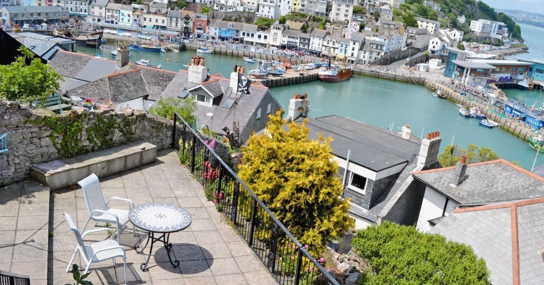 Brixham Holiday Homes | The sea view specialists (@brixhols) on Twitter photo We have late availability for the fabulous Driftwood for a six night stay, July 10-16th. It's got 3 bedrooms, two terraces and  great views - a perfect base for a break in beautiful Brixham. It's dog-friendly too. To find out more and book visit: ow.ly/zt5050FryU5 We have late availability for the fabulous Driftwood for a six night stay, July 10-16th. It's got 3 bedrooms, two terraces and  great views - a perfect base for a break in beautiful Brixham. It's dog-friendly too. To find out more and book visit: ow.ly/zt5050FryU5