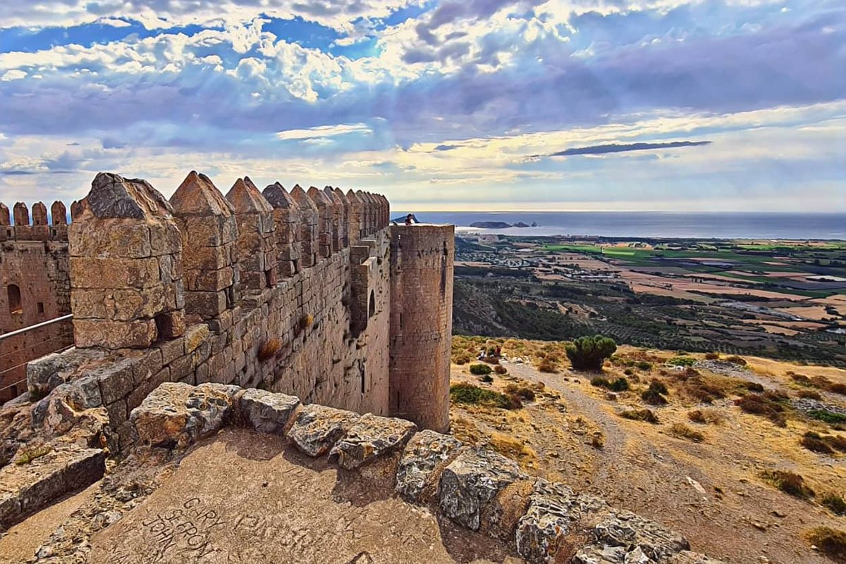 pages_dani's tweet photo. 📍 Castell del Montgrí (Torroella de Montgrí, Baix Empordà, Catalunya).
#CastelldelMontgrí #TorroelladeMontgrí #BaixEmpordà #Castell #SantaCaterina #JaumeII #Catalunya #ParcNatural #GR92 #IllesMedes #Medes #BaixTer #PuigRodò #Montplà #Besalú https://t.co/T0FDVjOLF4