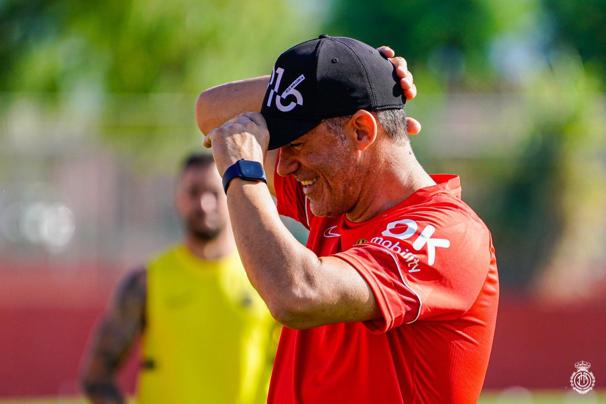 LuisGarciaPlaza's tweet photo. Vuelta al trabajo con muchas ganas e ilusión. Arrancamos la pretemporada con las pilas cargadas!! 🔋 💪👺 @RCD_Mallorca https://t.co/yy2P6isPKT