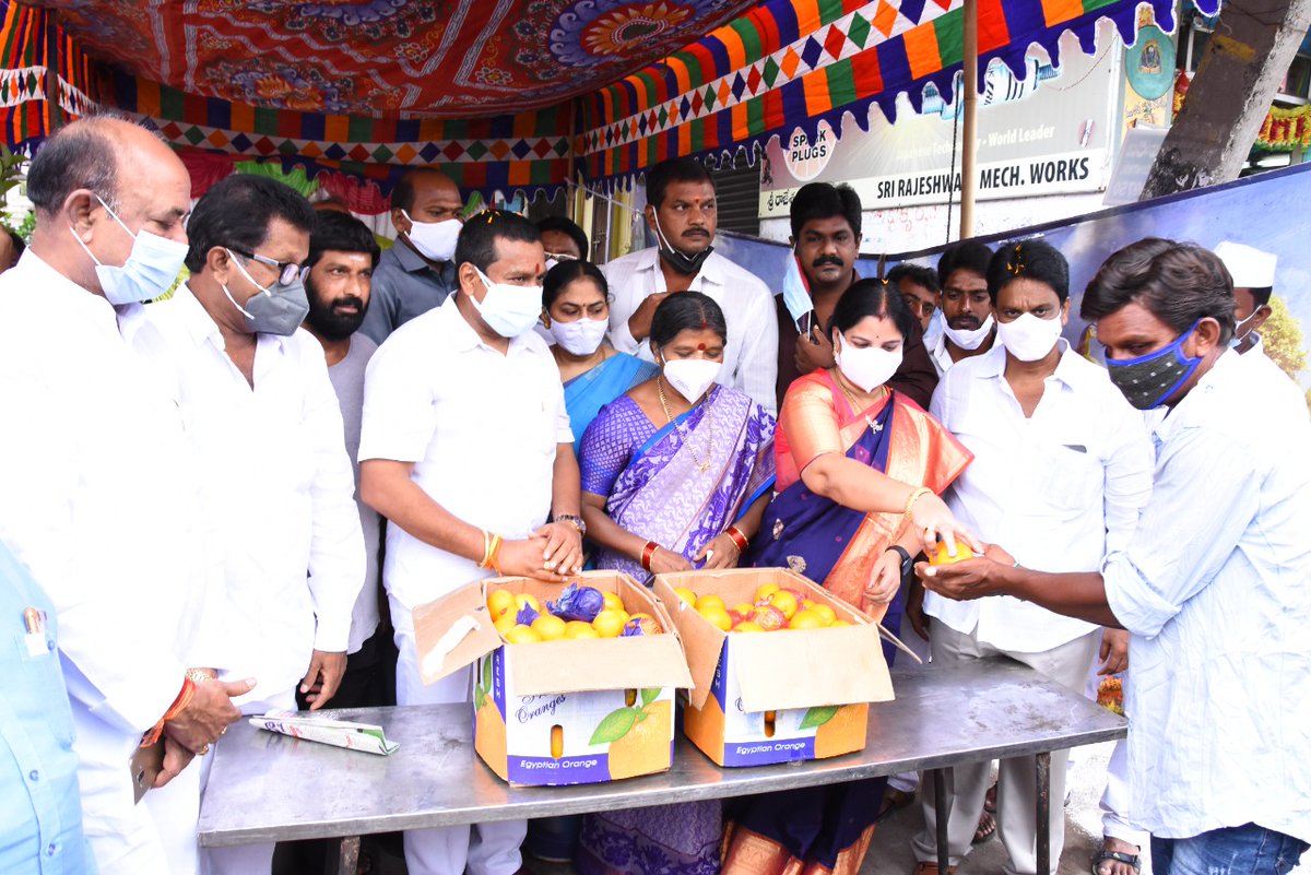 VelampalliSR's tweet photo. దివంగత మహానేత డా. వైయస్ రాజశేఖరరెడ్డి గారి 72వ జయంతి సందర్భంగా నియోజకవర్గంలో పలు సేవ కార్యక్రమాల్లో పాల్గొనడం జరిగింది. https://t.co/vPbfpGP64H