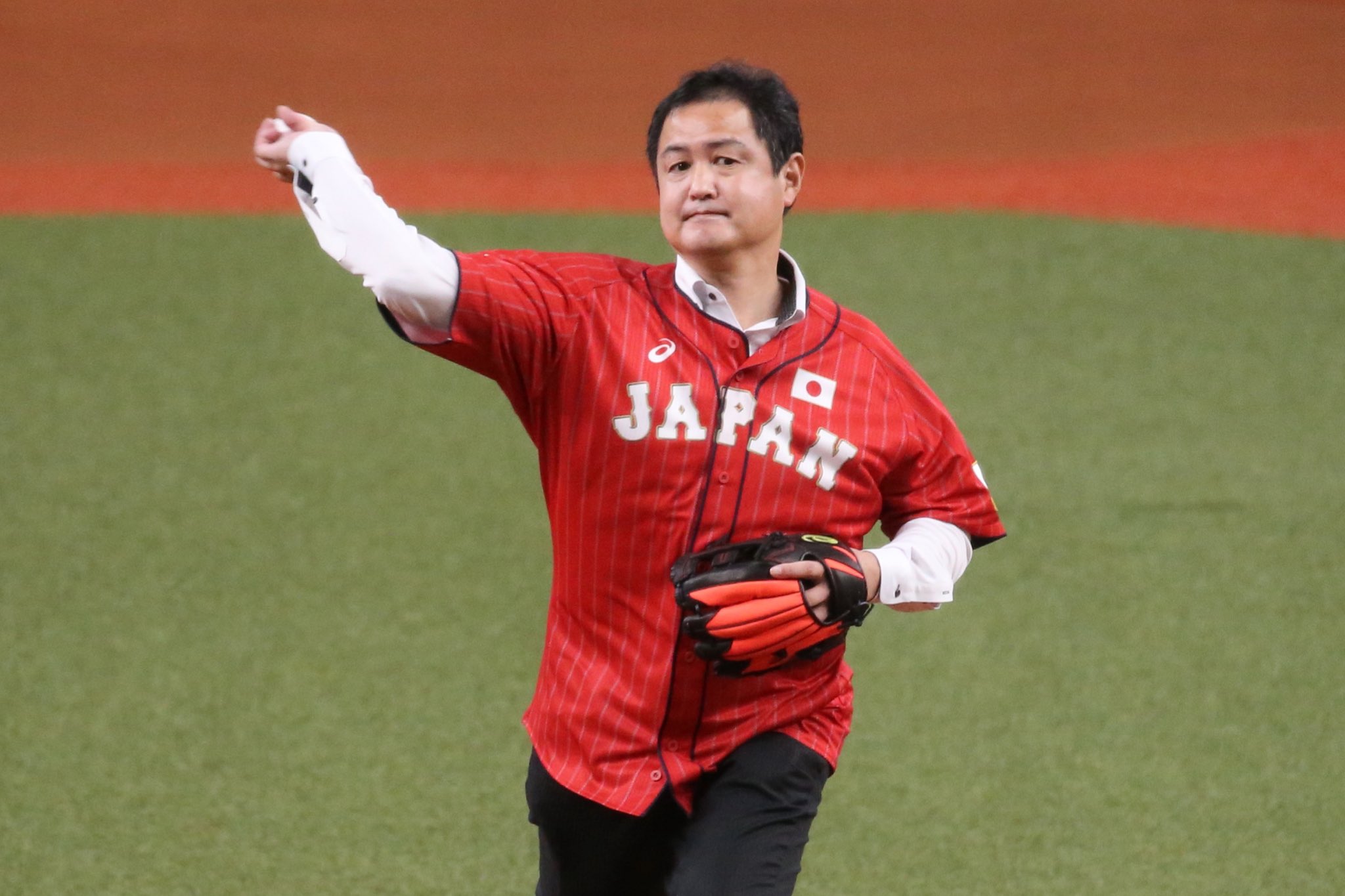 野球日本代表 侍ジャパン 公式 On Twitter 始球式後の 杉浦正則 さんコメント アマチュアで長くプレーしてきましたが プロ野球 の試合でマウンドから投げるのは初めてで非常に緊張しました ロス五輪以来 日本野球界にとっては悲願の金メダルです 選手達には