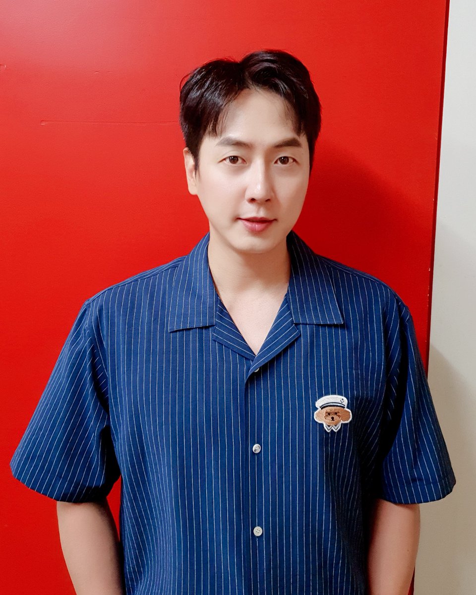 🌟별퀴즈🌟에 뜬 앤디X전진🧡
별에서 온 퀴즈에서 펼쳐지는 본격 라떼 퀴즈 타임⏰
앤디와 함께 라떼 추억 소환하러~

잠시 후 8시 #iHQ <별에서 온 퀴즈> 본방사수!

#앤디 #ANDY #신화 #SHINHWA #iHQ #별에서온퀴즈 #별퀴즈 instagram.com/p/CREDH8HMXhA/