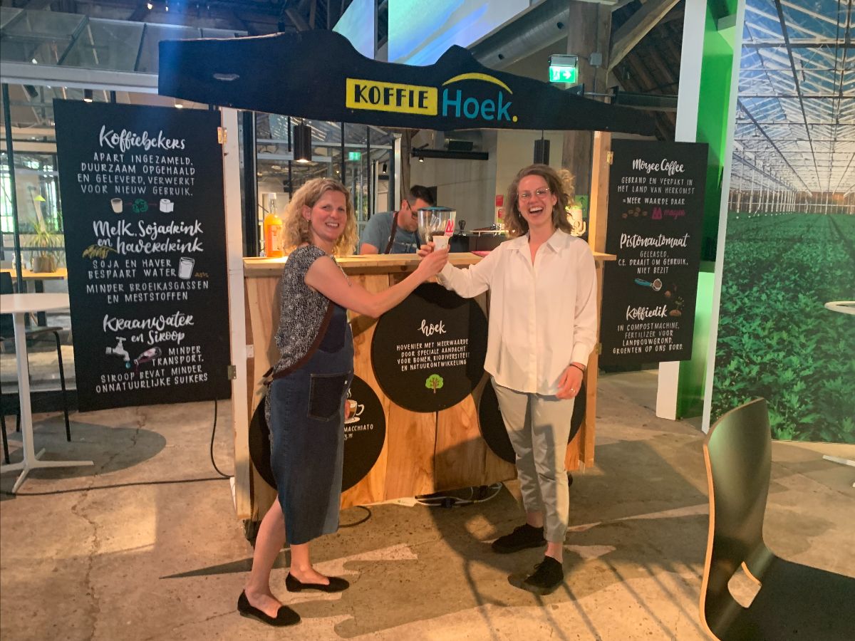 CBetaHoofddorp's tweet photo. Koffie met een goed verhaal | 120 zeecontainers | Biobased Economy maand - https://t.co/5VpDGJtMQA https://t.co/BhHv8JjGlv