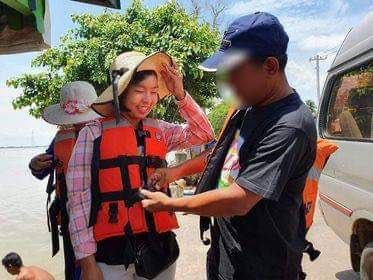 KATHA, Sagaing Region:

SAC Terrorists ABDUCTED MA KHIN MYO THET, Ayeyar Kanthar Oxygen Donation &amp; Charity Association, her 2 family members and 4 men staff &amp; 2 women -- total 9 on July 4. They were taken to an unknown location.

#July8Coup #WhatsHappeningInMyanmar