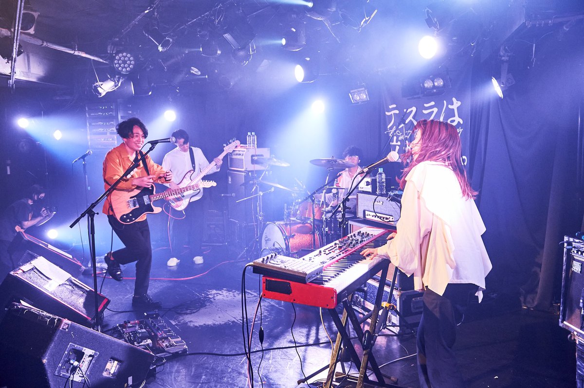 tesla_cry's tweet photo. 🌕 いよいよ 明日開催 🌕
活休(大充電)前ラスト配信ライブ 

7月9日(金) 
無観客 配信公演
“ テスラが泣く(7/9)日。”
open 19:45 / start 20:00

無料配信 (投げ銭制superchat有)
YouTube murrffin discsチャンネル
配信▶︎https://t.co/vudDpod7K2

写真:ツアー東京day2(撮影:@imdaisukesakai ) https://t.co/0taO1qsnR1