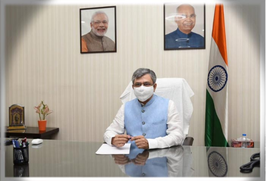 MedhajNewsApp's tweet image. बिना समय गवाए नए आई टी मंत्री अश्विनी वैष्णव ने कहा देश का कानून सबसे ऊपर, ट्विटर को मानने होंगे नियम

@AshwiniVaishnaw @GoI_MeitY 

#AshwiniVaishnaw #ITMinister #ITguidelines #TwitterIndia #Twitter #CabinetMinister #Medhajnews

medhajnews.in/news/new-IT-mi…