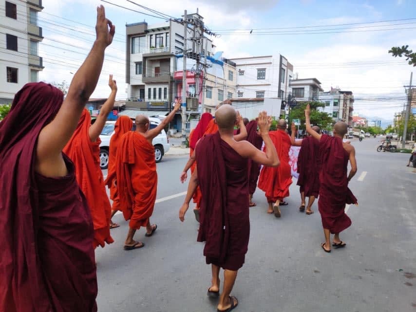 Buddhist monks took to #Mandalay's streets on Thursday in protest against the military regime. (Photo:CJ)

#WhatsHappeningInMyanmar
