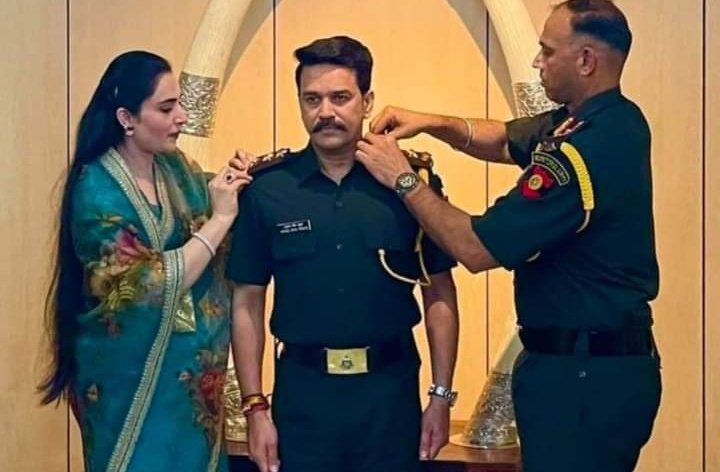 Hindutvawing_'s tweet photo. अनुराग ठाकुर को सूचना प्रसारण मंत्रालय दिया...

अब सनातन विरोधी कंटेट बनाने वाले, Web series, films के जरिए एजेंडा चलाने वाले सावधान हो जाएं,,,,

क्योंकि अनुराग ठाकुर वही वाले हैं....
" देश के गद्दारों को.....

आगे की लाइन आपको पता ही होगा... 😎
@ianuragthakur https://t.co/rk5FObRpLU