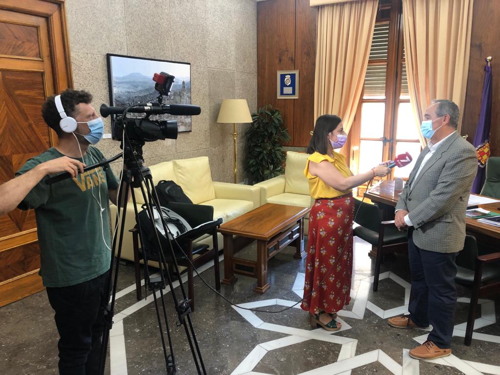 COITAORM_AITA's tweet photo. La reunión ha servido para acercar posturas entre el consistorio y el @COIT_AEIT y propiciar futuras vías de colaboración entre entidades.
Posteriormente D. Javier Pareja fue entrevistado en @7TVAndalucia https://t.co/2oX91Nzglz