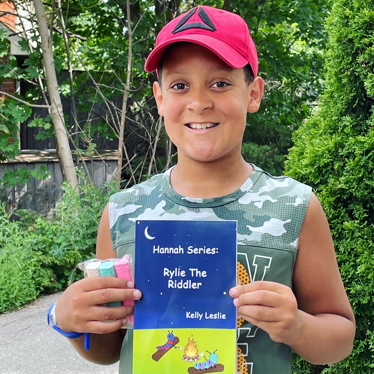 So happy to see kids reading Rylie The Riddler. (age 8) 

#bookaboutADHD #ADHD #adhdstrengths #adhdawareness #adhdsuperpowers #differences #acceptance #kindness #inclusion #thehannahseriesKL #kidlit #youngreaders #summerreading #endthestigma #inclusion1bookatatime