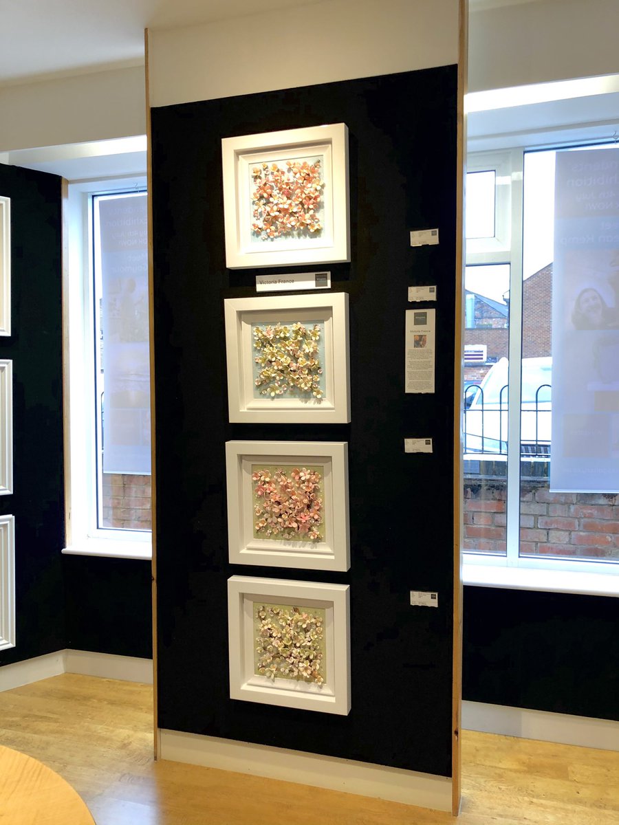VFrance_Artist's tweet photo. So wonderful to chat to everyone who came along to the exhibition on Sunday at Wingates Gallery. 💙 Such an exquisite range artwork on display. It was an utter privilege to be in such incredible company! ⭐️ #mixedmedia #uniquestyle #IndependentArtist #exhibition #newcollection https://t.co/NU7802frUy