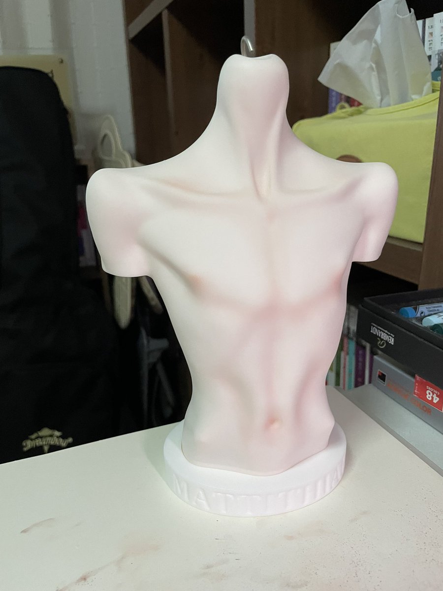 fortran90's tweet photo. 마띠댜님 토르소 도색했어요... 어깨 17cm 실화입니까? 여리여리 어깨장인 마띠댜님...#MATTITHIAH12 https://t.co/taaXDdxXD1