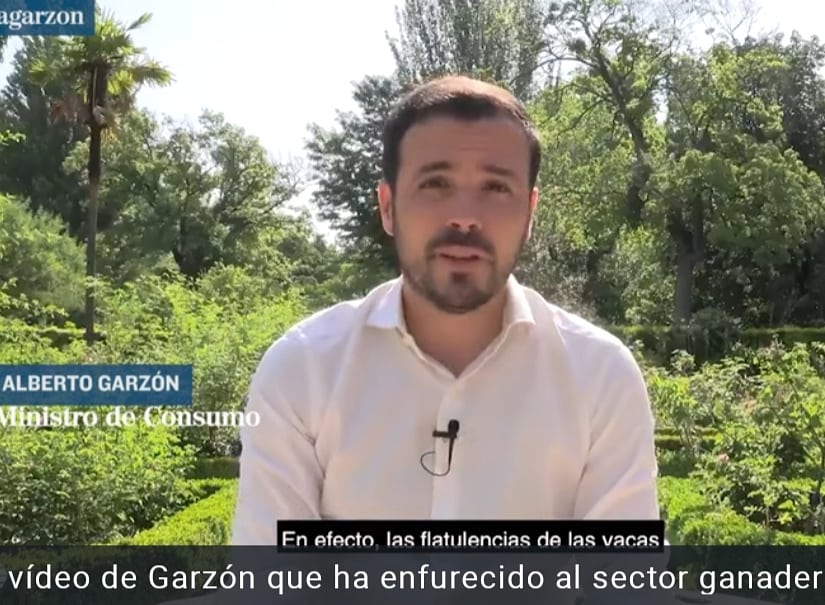 Este gilipoyas metido a ministro no ha salido de un despacho en su vida, si no sabría que las heces de los cerdos  sirven de abono para las acelgas que se come este lechugino. #carne
#ganaderia #mundorural

m.youtube.com/watch?v=7nQZkD…