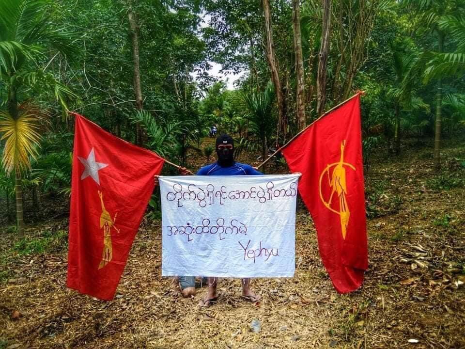 klatpri's tweet photo. A group of revolutionary youths in Dawei’s Yebyu township went on a guerrilla strike in protest against military dictatorship this afternoon. #StopTorture #WhatsHappeningInMyanmar #July8Coup https://t.co/aUy6ZCaGDC