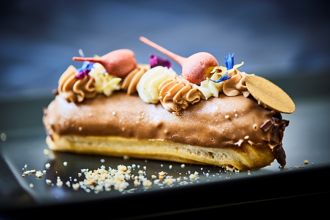 Ich bin ein Wunderwerk der Handwerkskunst. Ich bin ein nussig-himmlische und köstlich gefülltes Genuss-Erlebnis. Ich bin das Mokka-Vanille-Eclair aus #TörtchenundCo. ! #törtchenliebe
- 𝓶𝓪𝓭𝓮 𝓫𝔂 𝓟𝓱𝓪𝓷𝓽𝓪𝓼𝓲𝓪𝓵𝓪𝓷𝓭