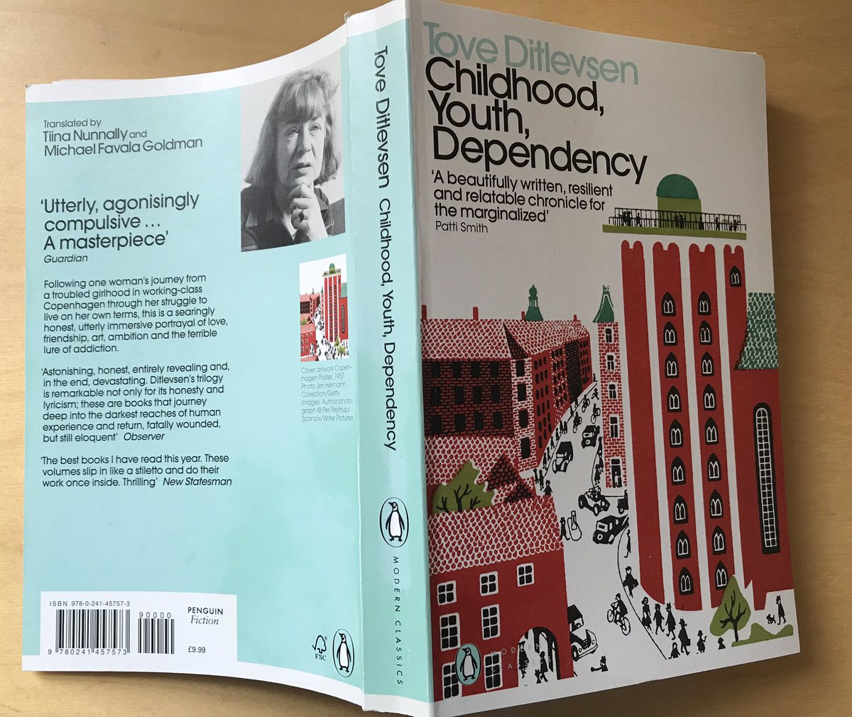 Parasta juuri nyt: Tove Ditlevsen 
📚

1) Suvi Aholan @suviaholahs upea juttu 🇩🇰 Ditlevsenistä:
👇
hs.fi/kulttuuri/art-… 

2) Jos ei malta odottaa koko #Kööpenhamina-trilogian suomennosta (tai osaa tanskaa), löytyy sarja englanniksi:
👇

Tak, @AnnukkaOksanen, suosituksesta!