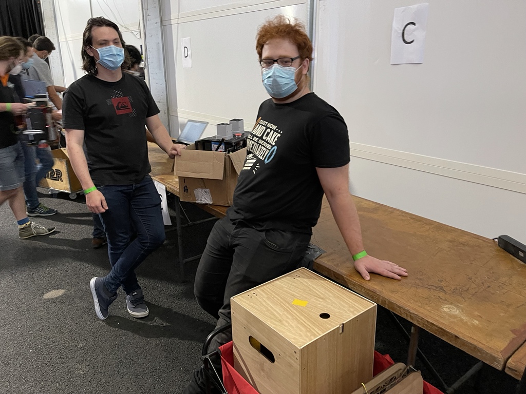 goldorak_r's tweet photo. Deuxième match à venir avec @vigibot, on va tenter de déclencher le phare, sans avoir tester la séquence sur une table de test #TesterCestDouter . One more thing: on a ajouté le calcul dynamique du score #SousLeCapot #CDR2021 https://t.co/pCfDAptWOv
